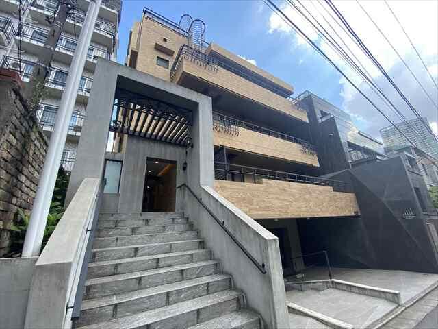 ＴＨＥ　ＴＥＲＲＡＣＥ　ＨＩＬＬ　ＡＯＹＡＭＡ